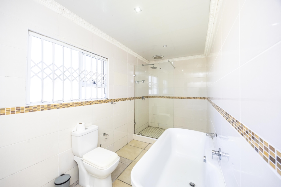 Commercial Property for Sale in Sunnyridge Eastern Cape